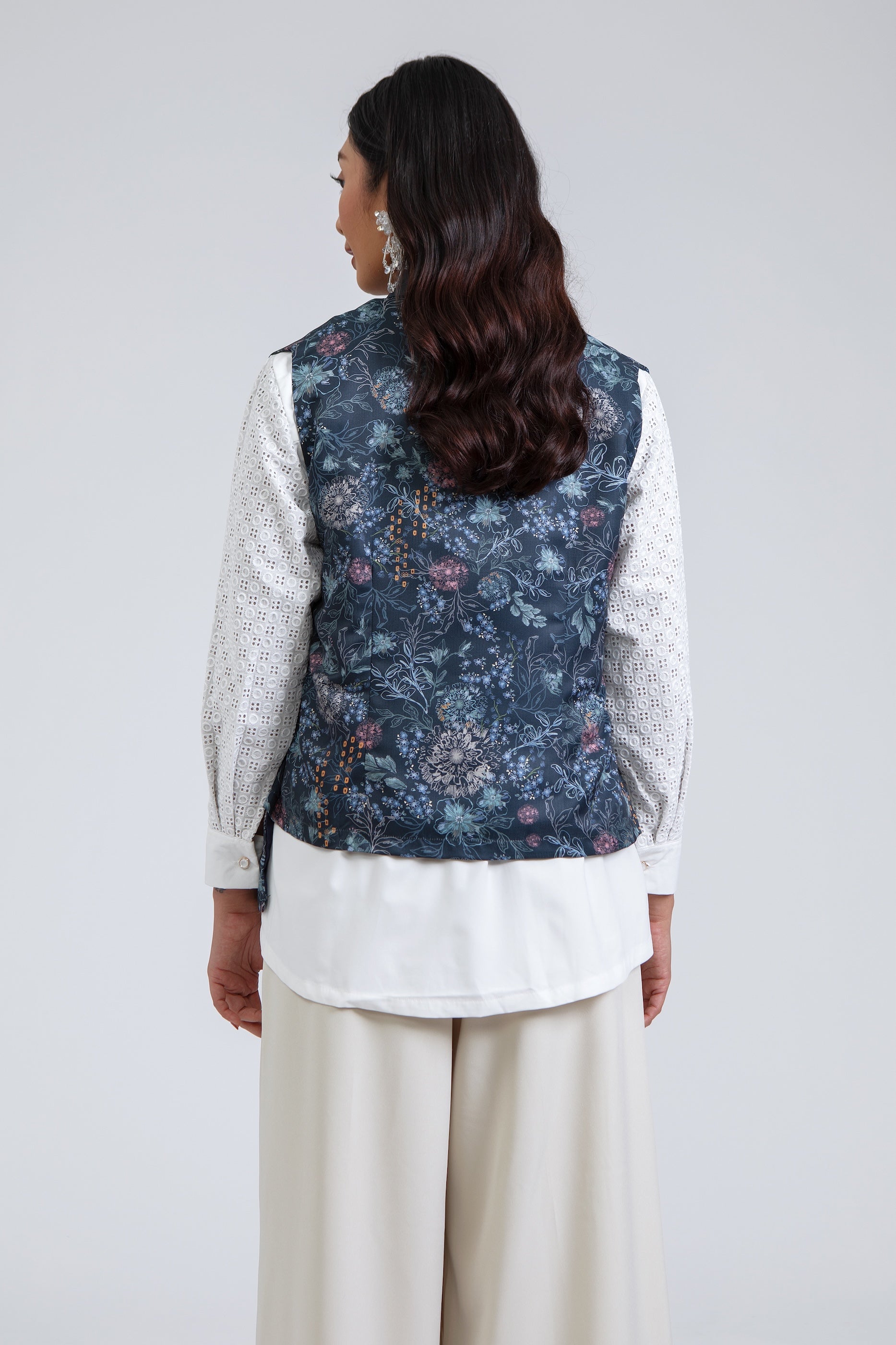 Lentera Vest