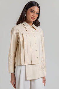 Diskon 15% atasan wanita lengan panjang premium berbahan 100% katun adem. Desain asimetris berlapis dengan detail lipit (pleats) dan aksen bordir yang elegan.