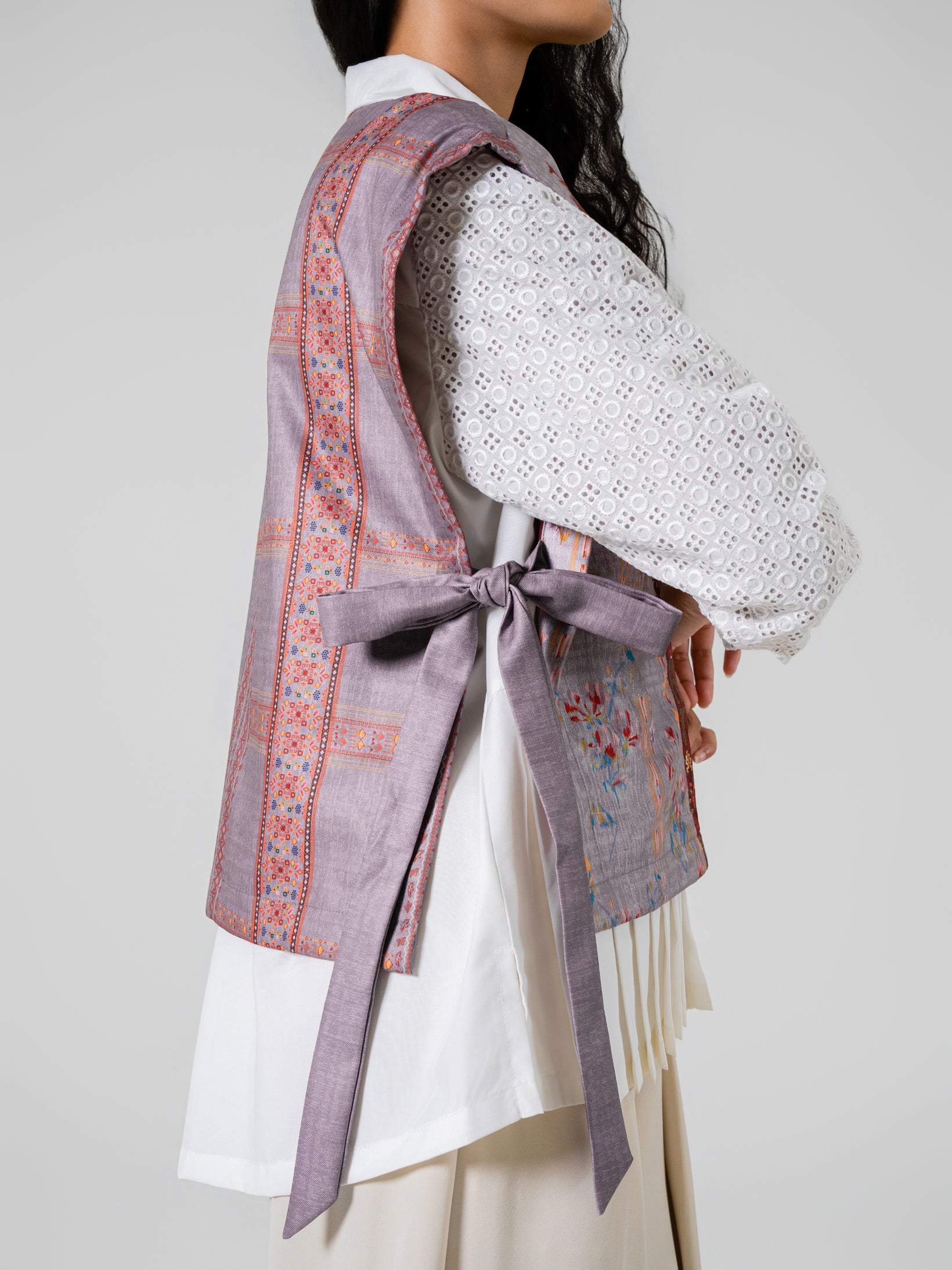 Dampu Bulan Vest