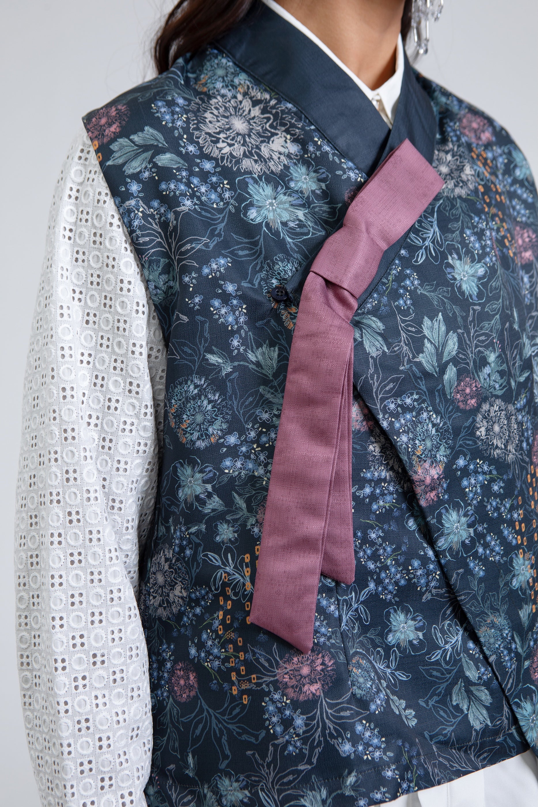Lentera Vest