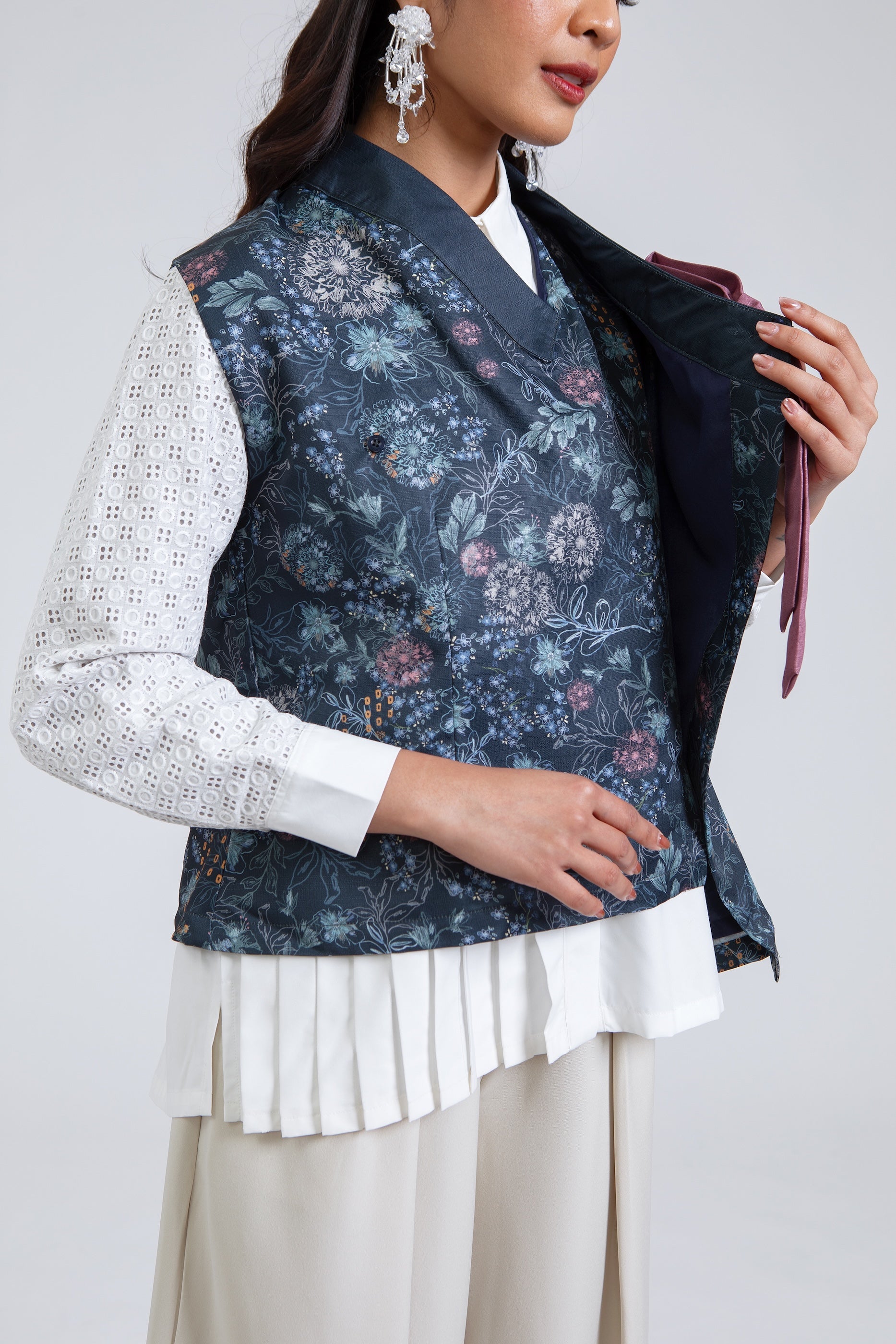 Lentera Vest